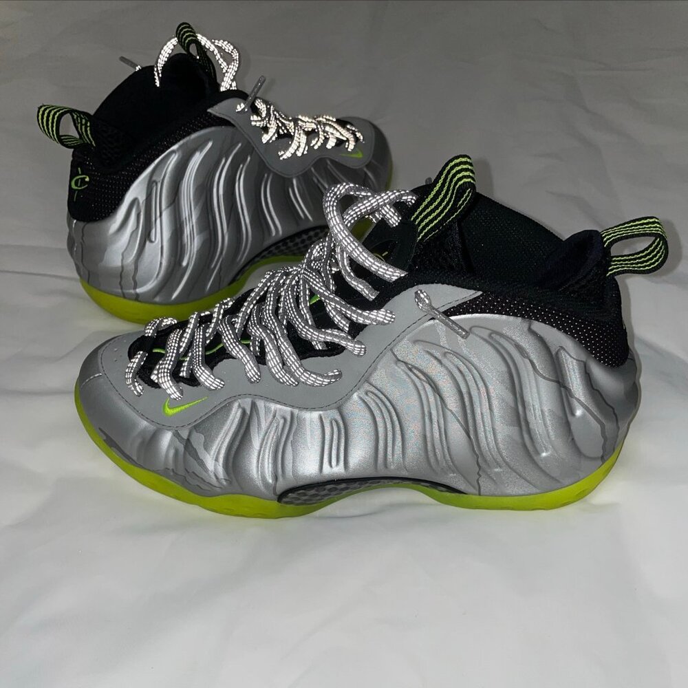 USED - Nike Foamposite One Premium Metallic Grey Camo size 9.5 brand new 2016